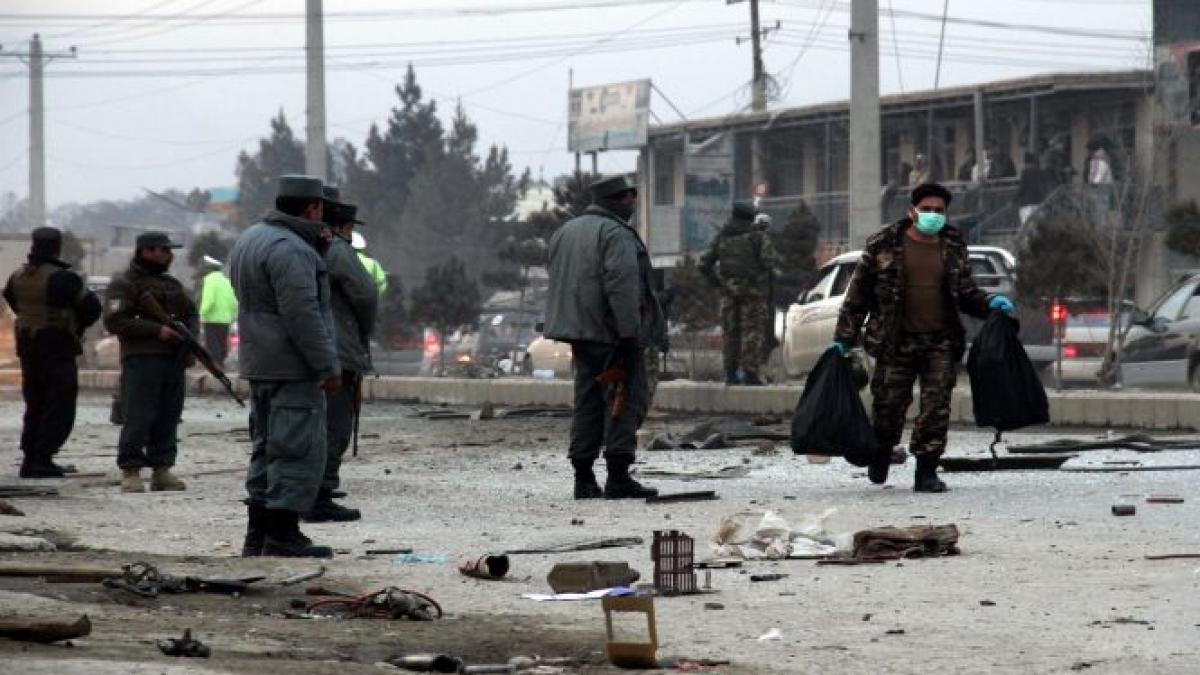 Cel puţin 14 persoane au fost ucise într-un atentat sinucigaş produs într-un restaurant din Kabul