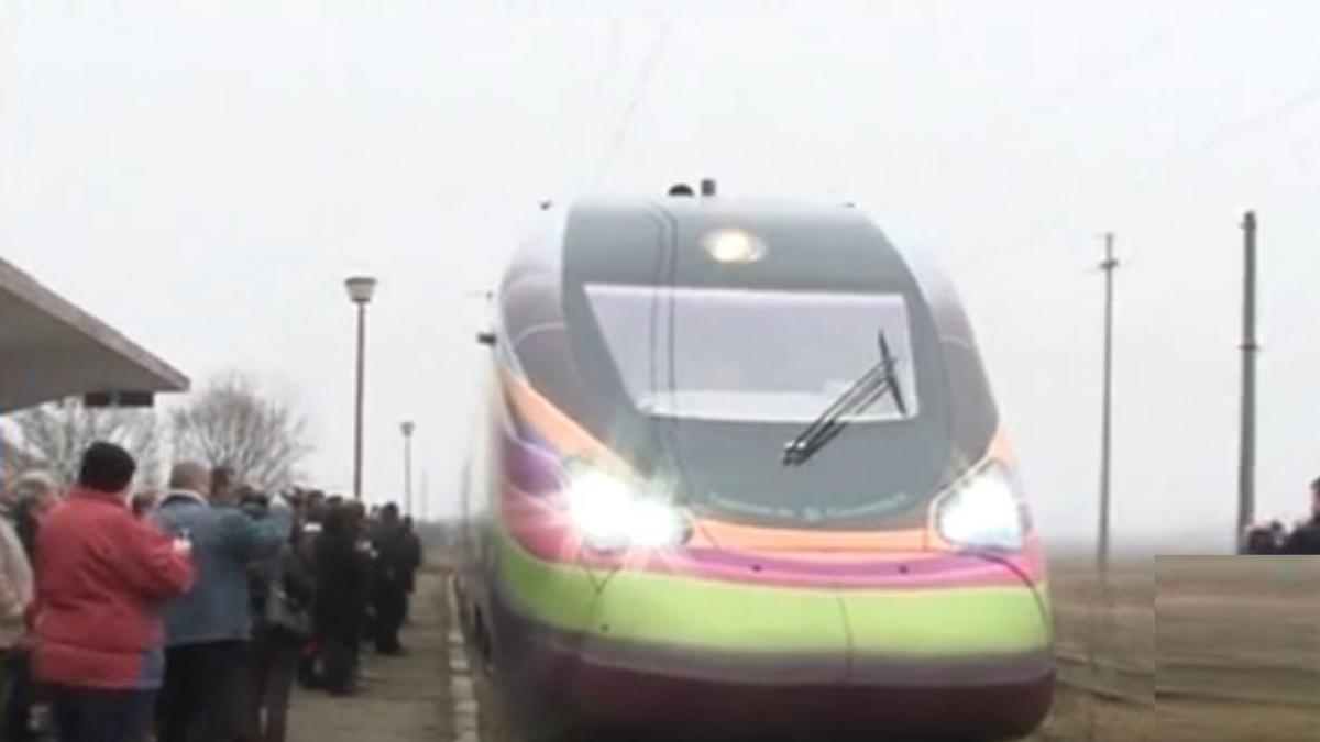 Cel mai rapid tren electric fabricat în România a ajuns la destinaţie cu două ore întârziere