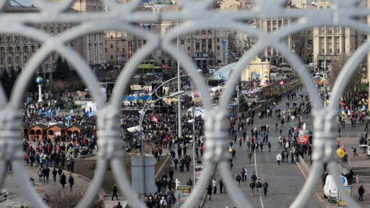 Manifestanţii de la Kiev SFIDEAZĂ legile anti-protest ale lui Ianukovici