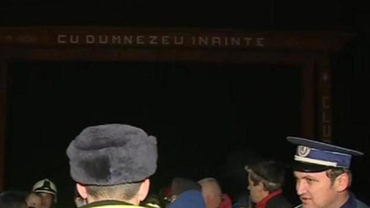 Mărturiile SALVATORILOR: &quot;Le-am dat hainele de pe mine, tremurau de frig. Mi-am dat jos şi maieul şi le-am făcut foc&quot;