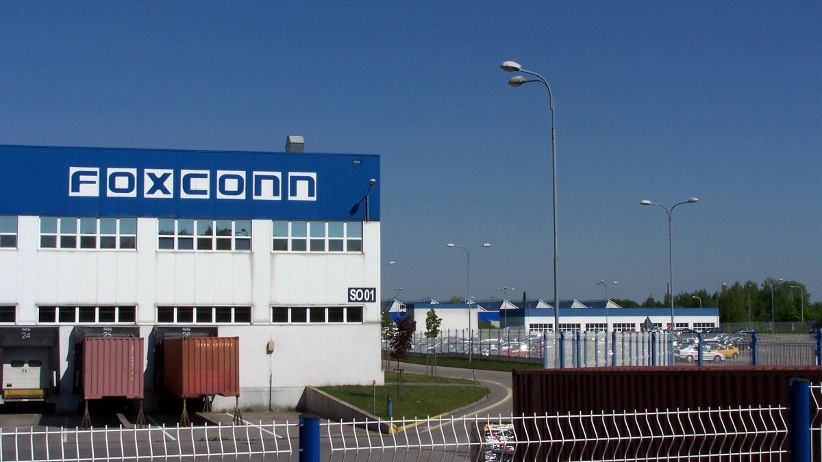 Mai mulţi manageri ai Foxconn, reţinuţi pentru luare de mită