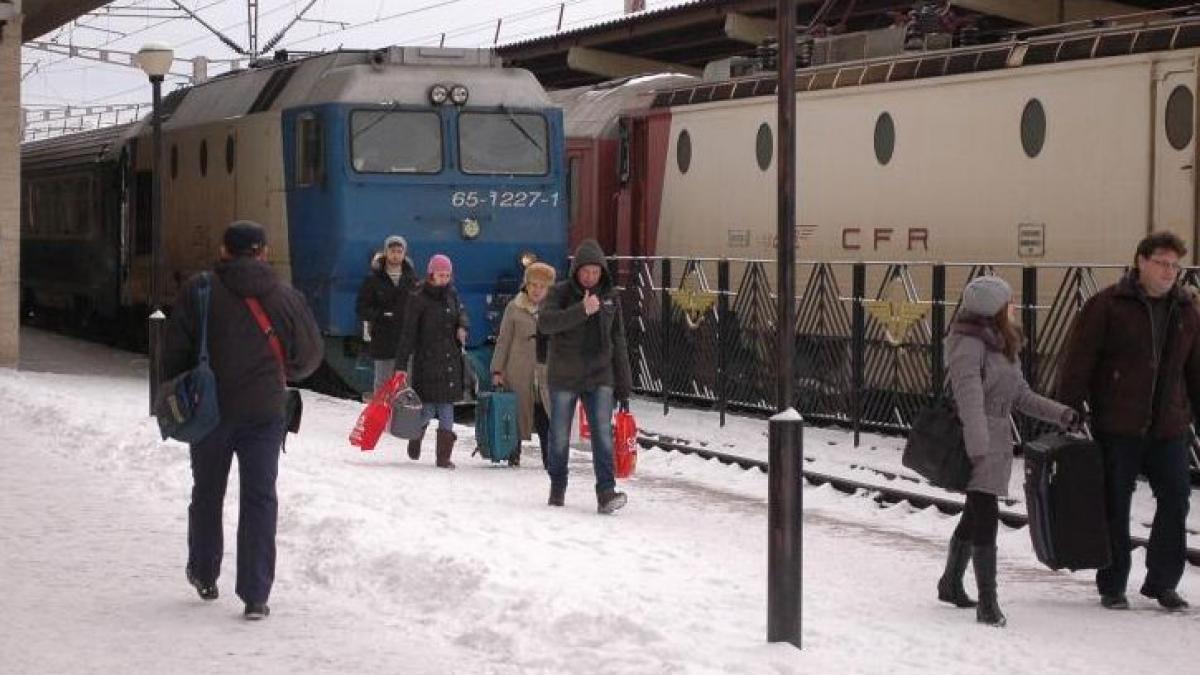 CFR: 3 linii închise şi peste 100 de trenuri anulate