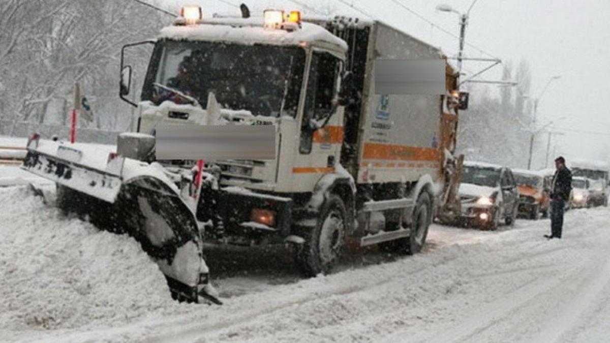 Cum arată Capitala, după ce utilajele de deszăpezire şi jandarmii au lucrat TOATĂ noapte. Trimiteţi-ne imagini pe www.antena3.ro