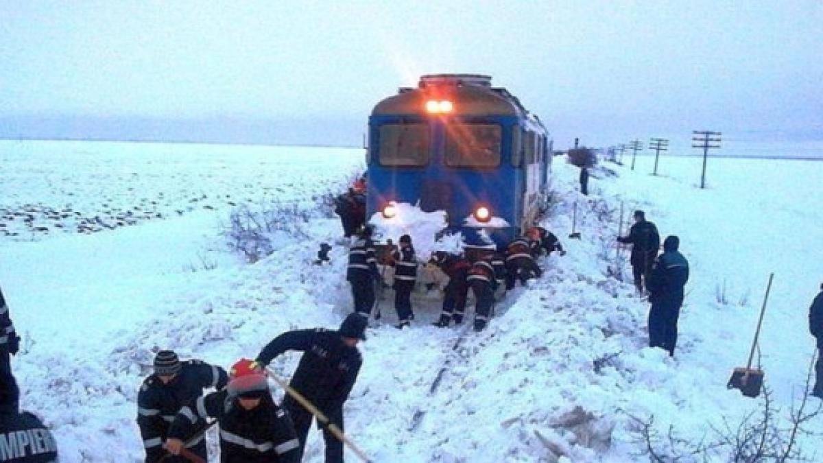 Restricţii de trafic feroviar pe opt linii. 177 de trenuri sunt anulate