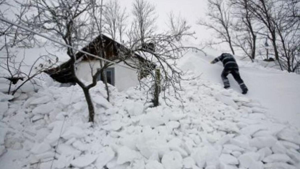 STARE DE ALERTĂ în şapte judeţe. Situaţie dramatică la Brăila: Toate drumurile judeţene, închise