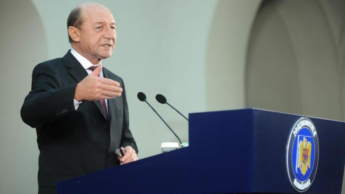 Băsescu: Ponta, emblema corupţiei dacă nu-şi asumă OUG pentru art.140 din Codul de procedură penală