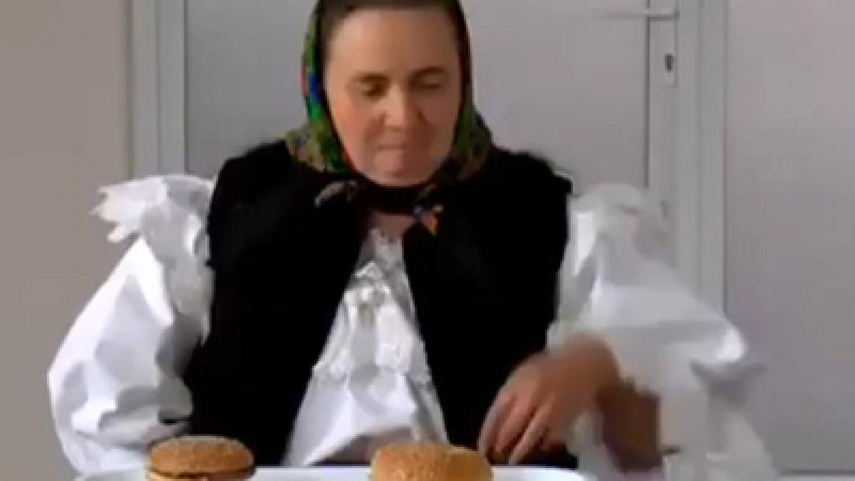 Cum reacţionează un român când gustă pentru prima dată dintr-un hamburger? VIDEO