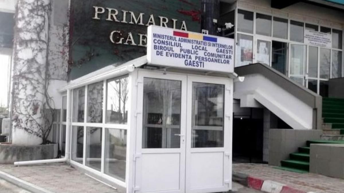 Primarul din Găeşti vrea lift la primărie. Clădirea are un singur etaj