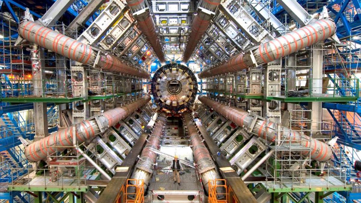 CERN: Tunel uriaş în formă de inel, cu o circumferinţă de 100 kilometri, între Franţa şi Elveţia