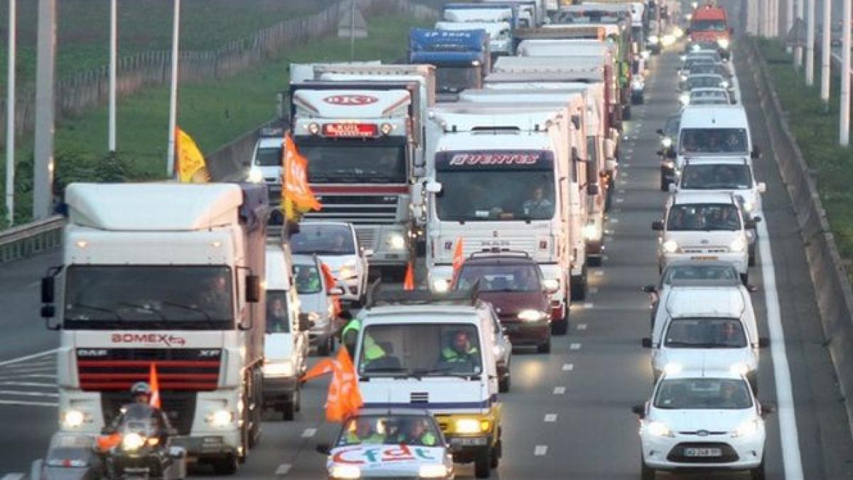 Un TIR condus de un român, implicat într-un grav accident în Franţa. Doi oameni au murit