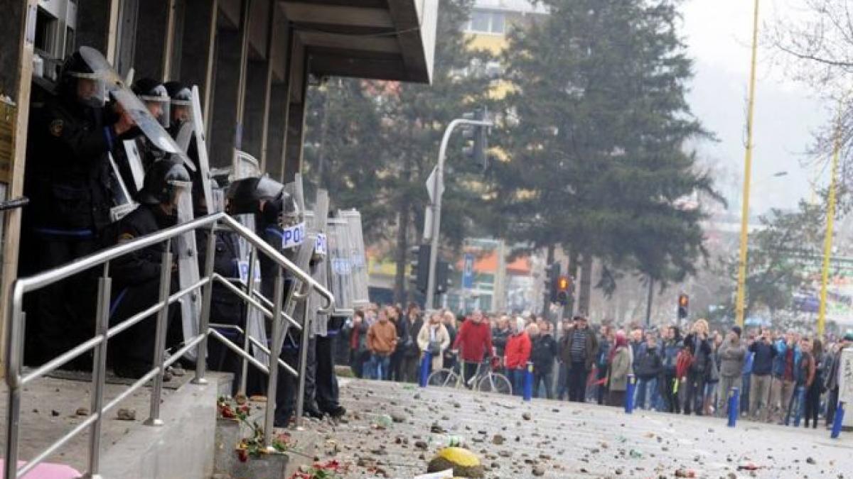 Bosnia-Herţegovina este cuprinsă de un val de proteste antiguvernamentale