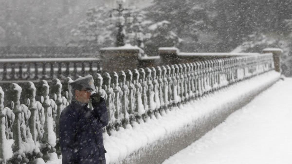 Furtună de zăpadă în Tokyo. Cel puţin 2 persoane au murit şi alte 89 au fost rănite