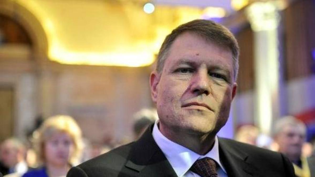 ANI nu judecă în două cazuri la fel. Klaus Iohannis trebuie să renunţe la funcţia de primar dacă vrea în Guvern, dar Boc nu a fost nevoit