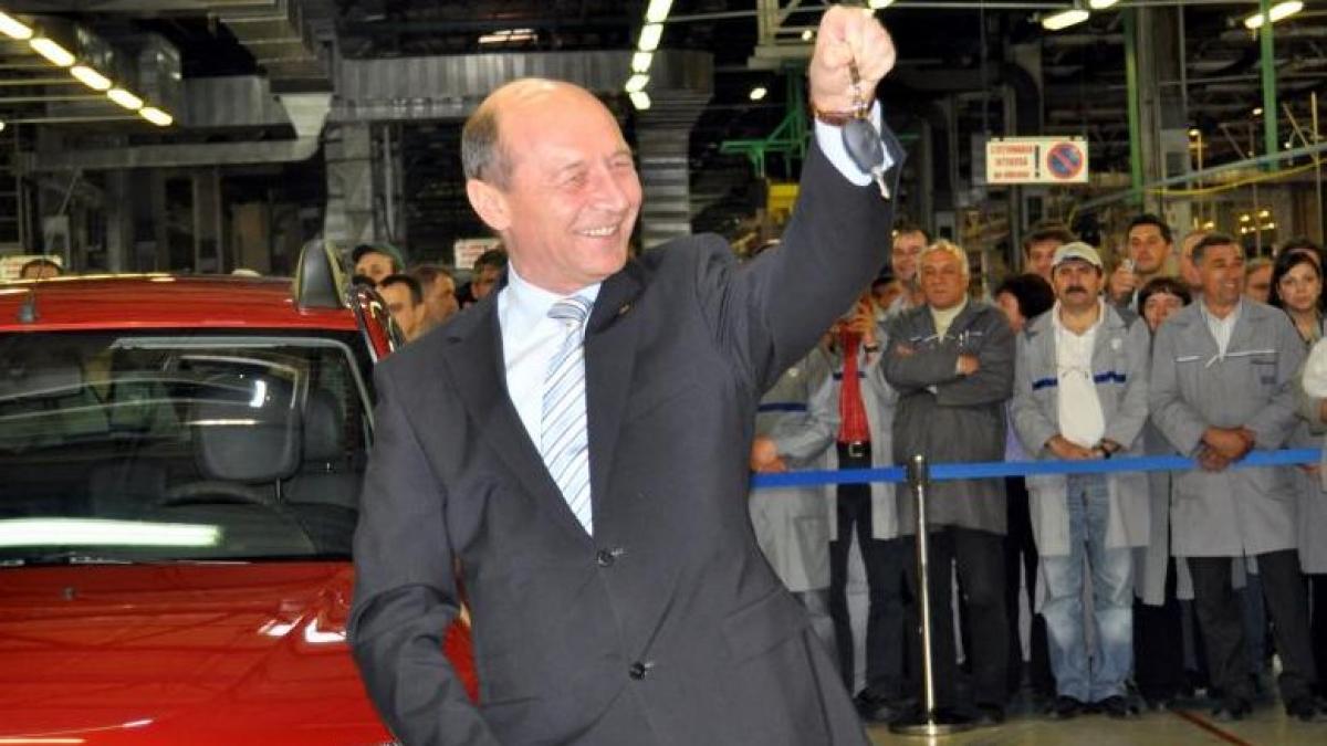 Băsescu creează panică la Dacia: &quot;E sigur că se va pierde asamblarea de la Piteşti, la uzinele Dacia&quot;