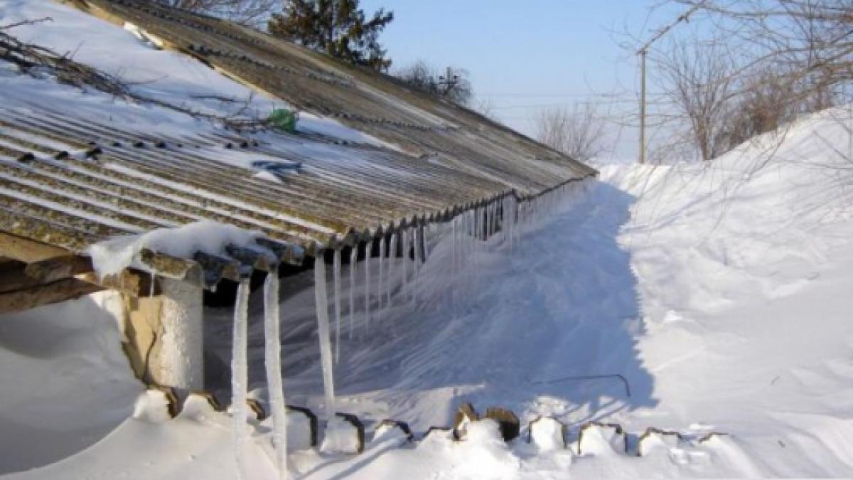 &quot;O să fie o CATASTROFĂ&quot;. Ce se va abate peste România. Oamenii izolaţi de ninsori se tem acum de un alt pericol