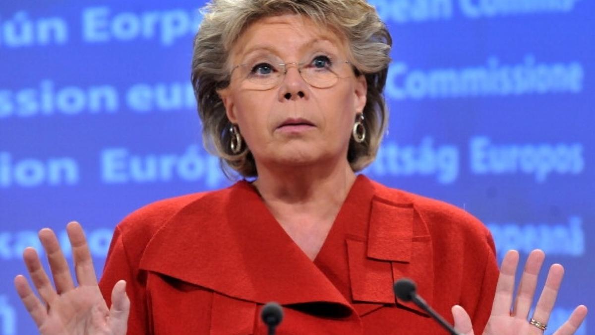 A păţit-o chiar în centrul Londrei. Ce i s-a întâmplat lui Viviane Reding, în maşina oficială