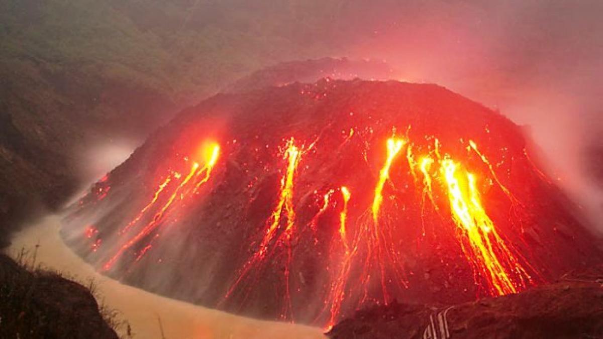 Situaţie GRAVĂ în Indonezia. Boala care a lovit populaţia după erupţia vulcanului Kelud