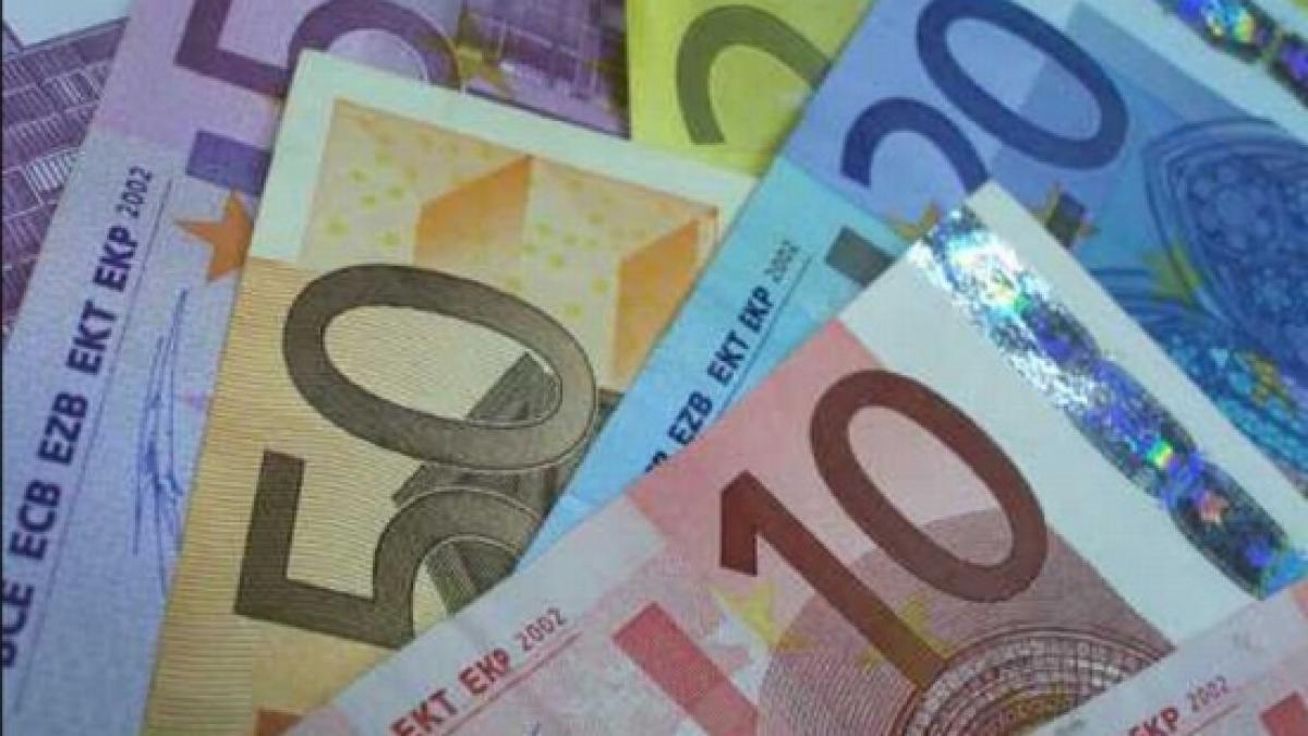 Leul a înregistrat o uşoară creştere în raport cu euro. Vezi cursul BNR