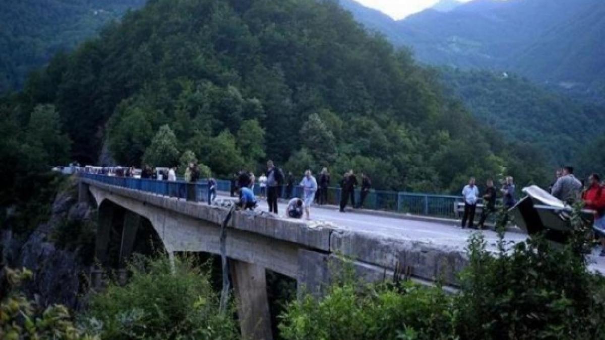 Rezultatul final al anchetei în cazul tragediei din Muntenegru: Şoferul, vinovat pentru accident