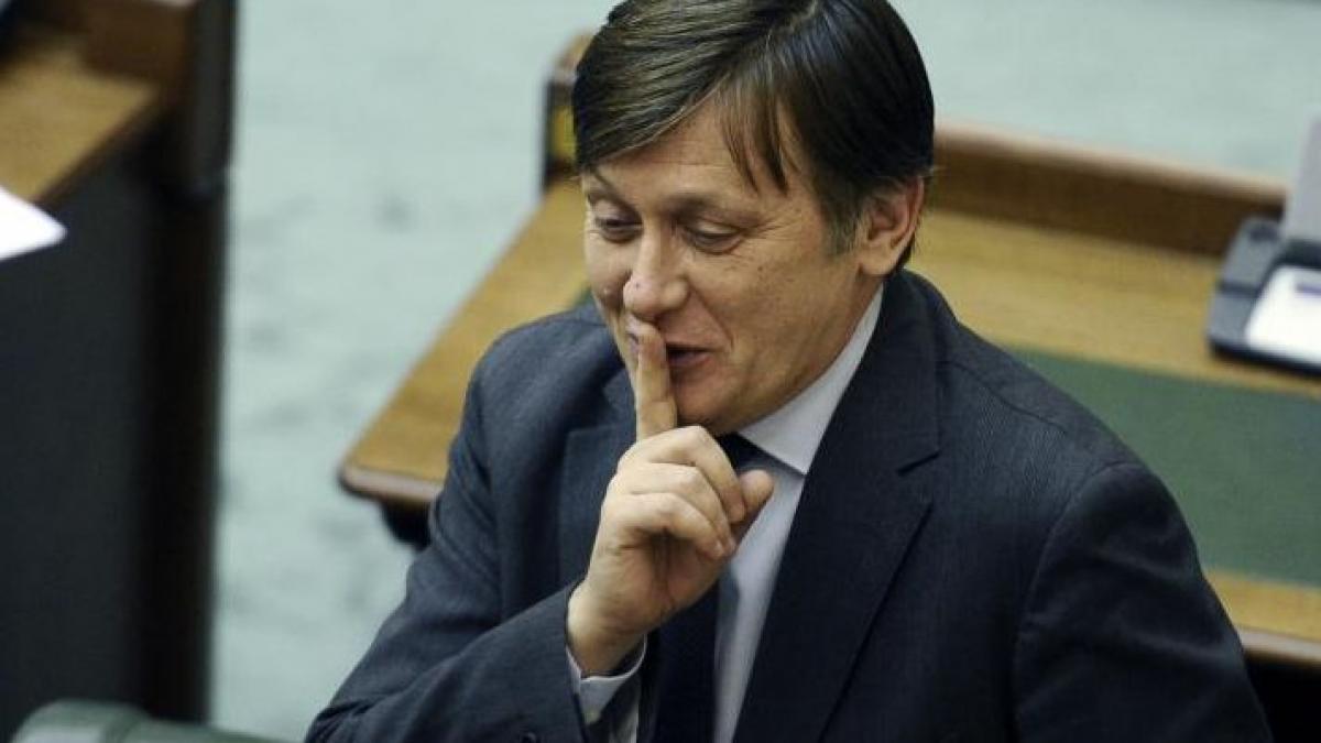 Blaga, scrisoare către Antonescu: Semnaţi moţiunea de cenzură împotriva Guvernului. Poftiţi, nu vă sfiiţi