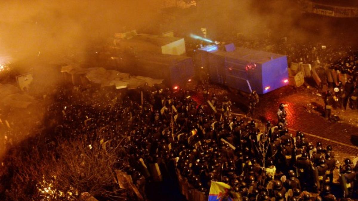 Proteste Ucraina. Viktor Ianukovici l-a demis pe şeful Statului Major, după sporirea atribuţiilor armatei 