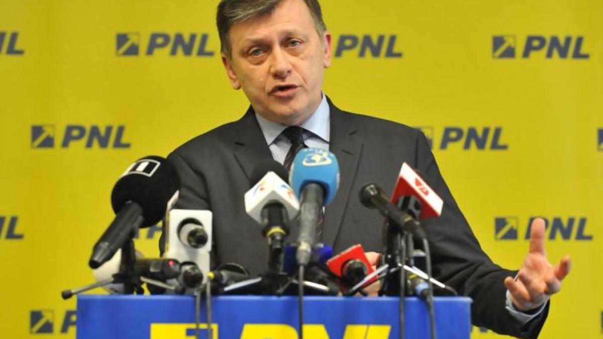 Atacurile în USL continuă. Antonescu: Politica externă nu înseamnă o colecţie de poze cu mai-marii lumii pe Facebook