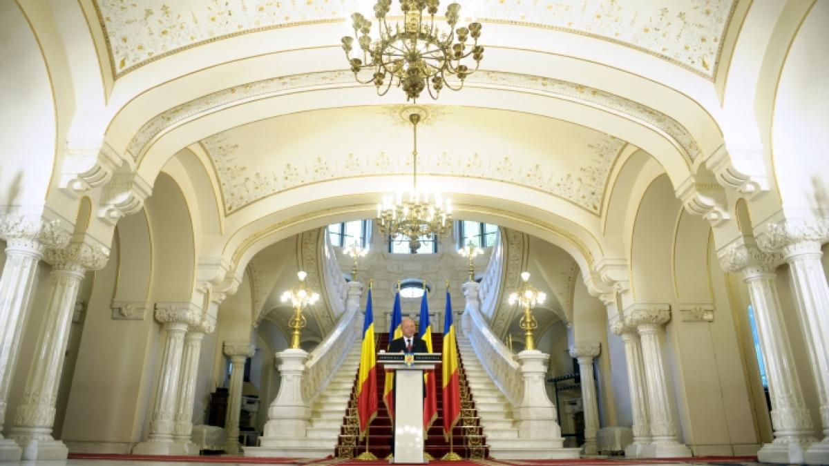 Lista publicată de administraţia prezidenţială. Ce SALARII au angajaţii de la Cotroceni