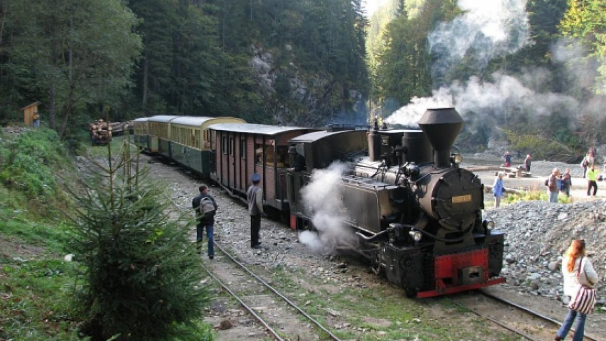 Nunţi, botezuri,concerte şi peste 20.000 de turişti, bilanţul de anul trecut al TRENULUI cu ABURI din Maramureş