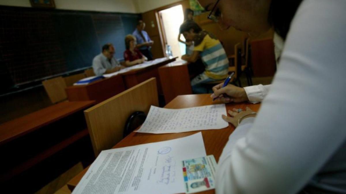 &quot;Noi plătim examenele reale&quot;. Profesorii nu vor primi bani pentru corectarea lucrărilor la simulări