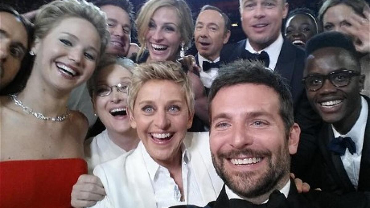 OSCAR 2014: Cel mai tare SELFIE de la Oscaruri. 1 MILION de oameni au distribuit poza în doar jumătate de oră