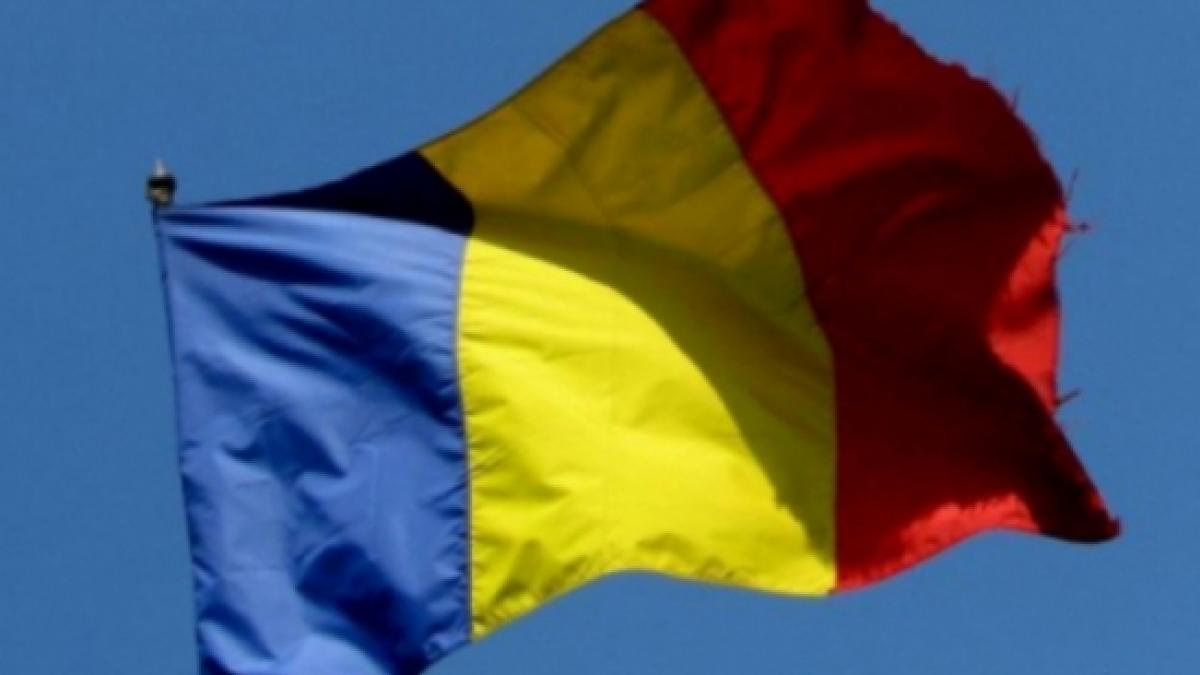 Inscripţia în maghiară de pe indicatorul de la intrarea în Covasna,vopsită în culorile tricolorului