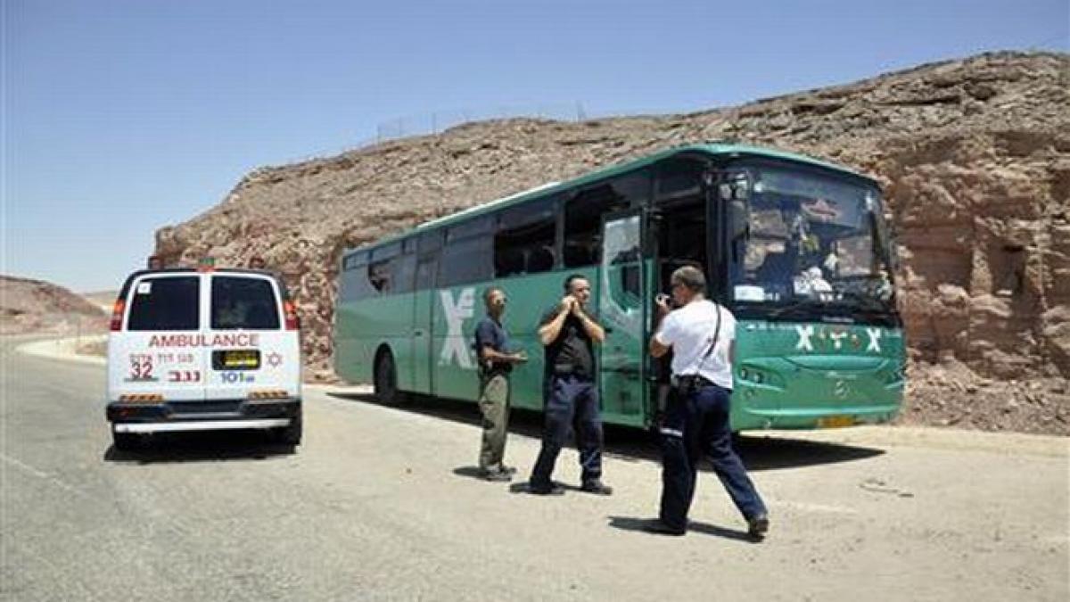 Egipt. Persoane mascate au deschis focul asupra unui autobuz militar şi au ucis un ofiţer