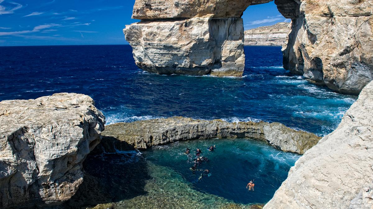 Croaziere care te duc in golfuri virgine si lagune albastre