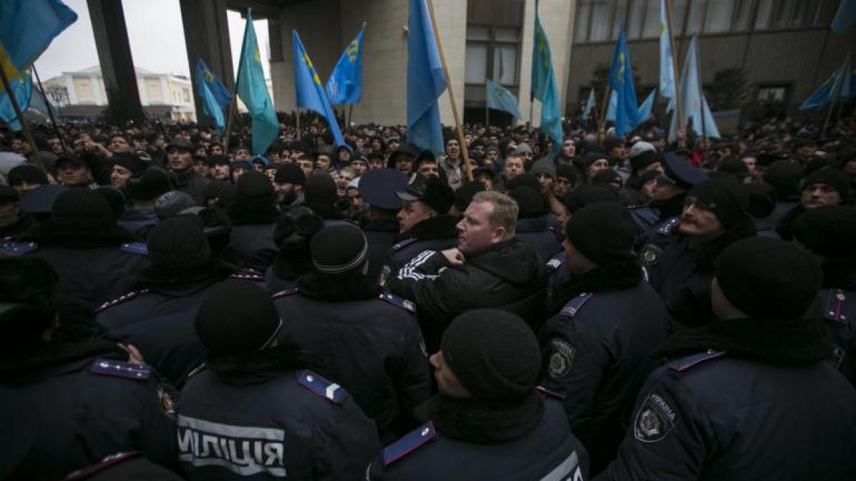 Manifestaţii DE AMPLOARE la Moscova împotriva &quot;ocupării&quot; Crimeei