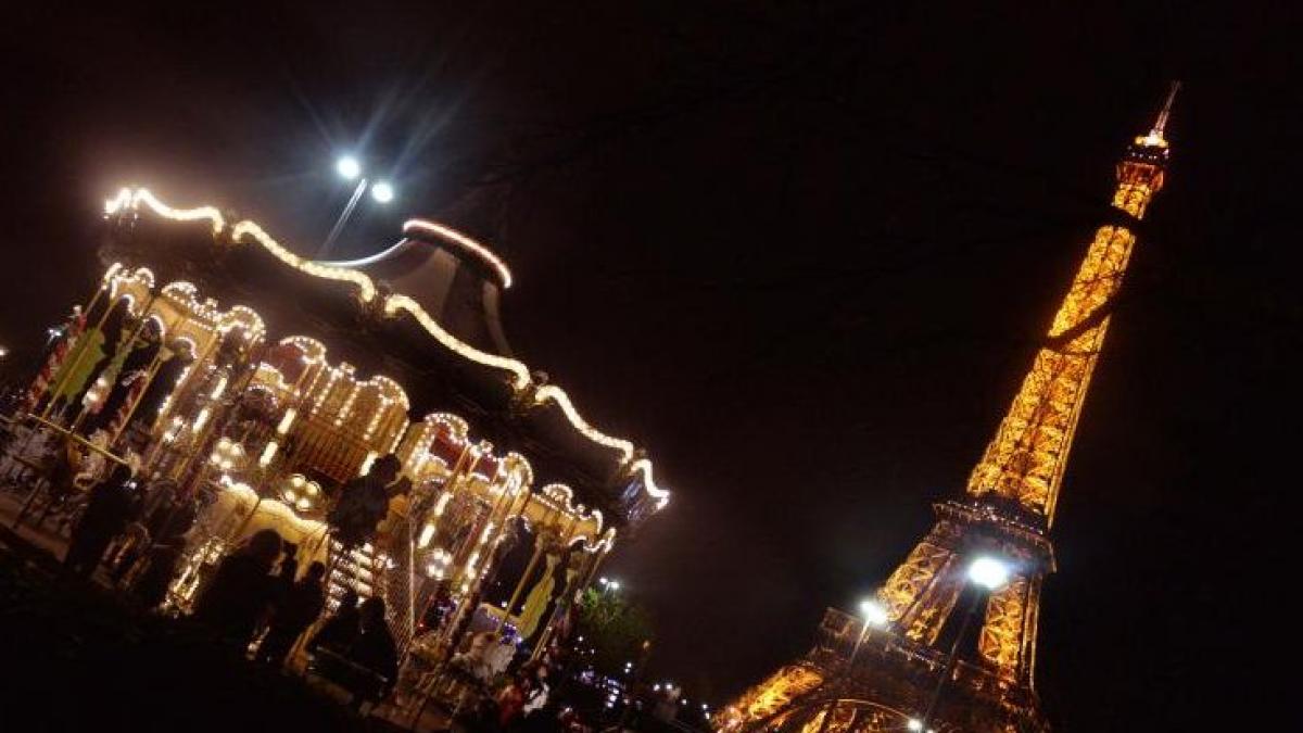 Turnul Eiffel, iluminat în memoria victimelor din Siria