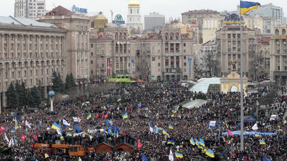 &quot;Nu va mai exista RĂZBOI&quot;. Reacţia Maidanului din Kiev la aflarea rezultatelor referendumului din Crimeea