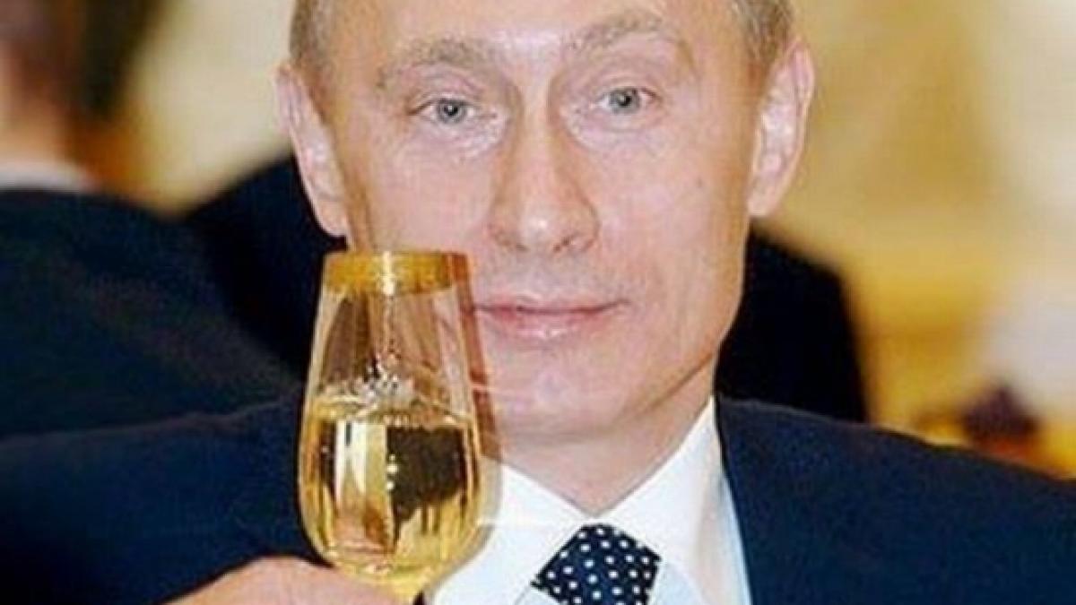 Putin a semnat anexarea Crimeei şi a ordonat focuri de artificii la Moscova şi în peninsulă