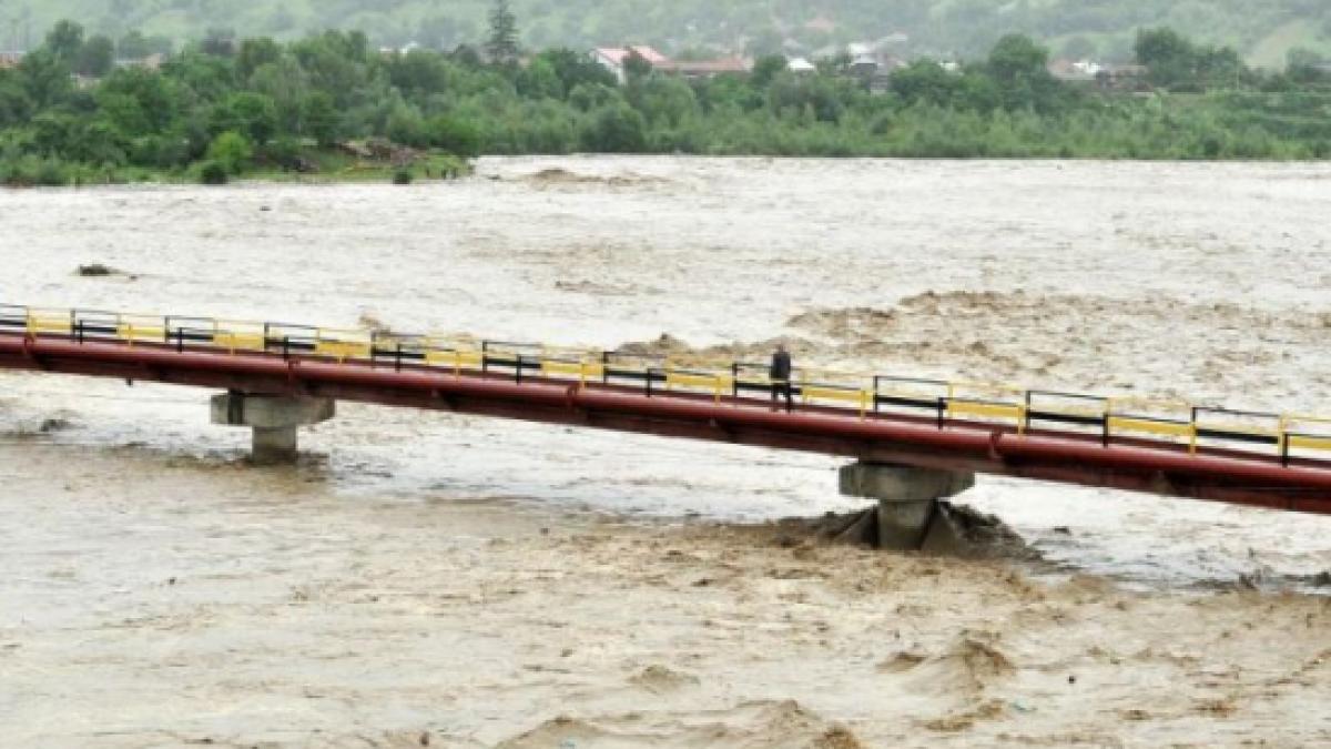 Trei râuri, sub COD GALBEN în judeţele Botoşani, Vaslui şi Iaşi