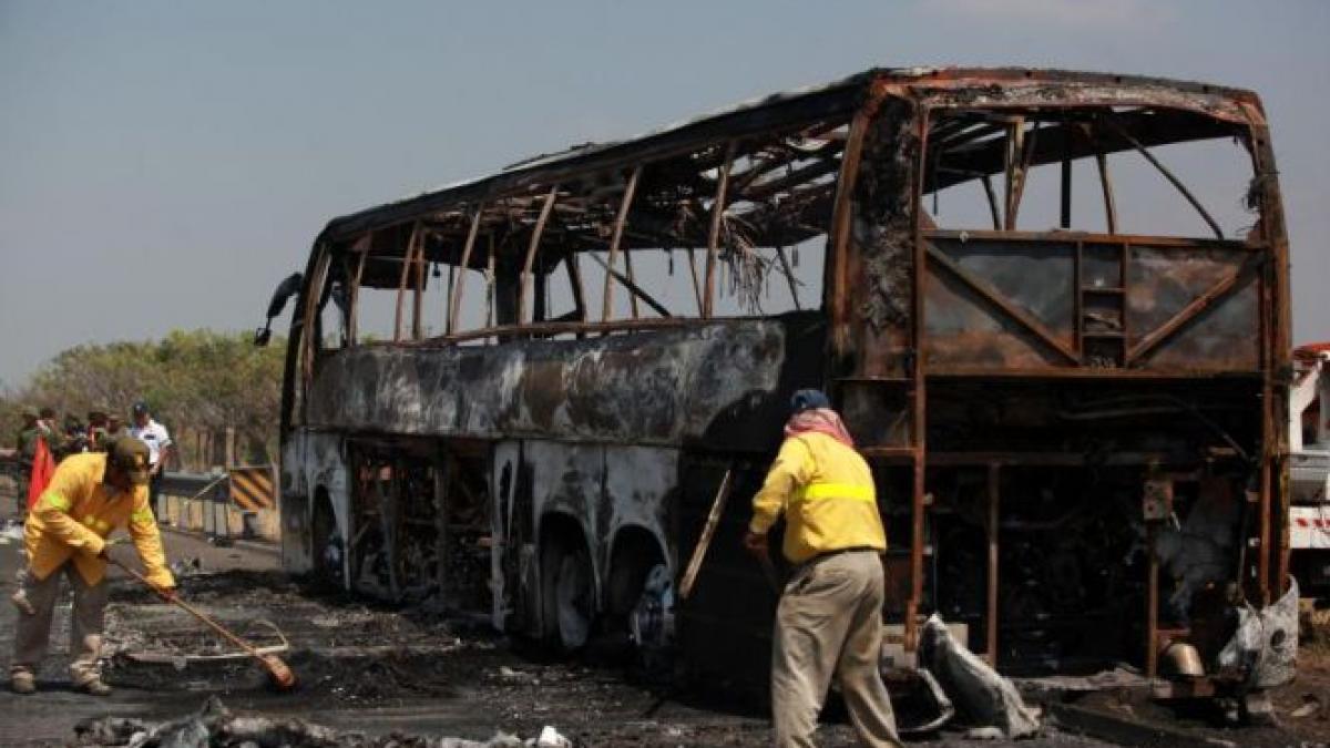 Accident grav în Mexic. Cel puţin 36 de oameni au murit după ce un autobuz a luat foc