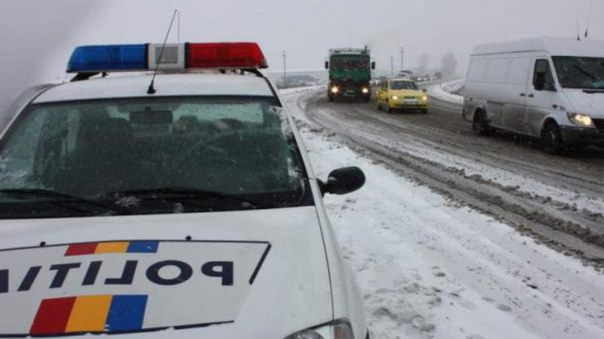 Este IARNĂ în toată regula la munte. Drumuri BLOCATE din cauza NINSORII