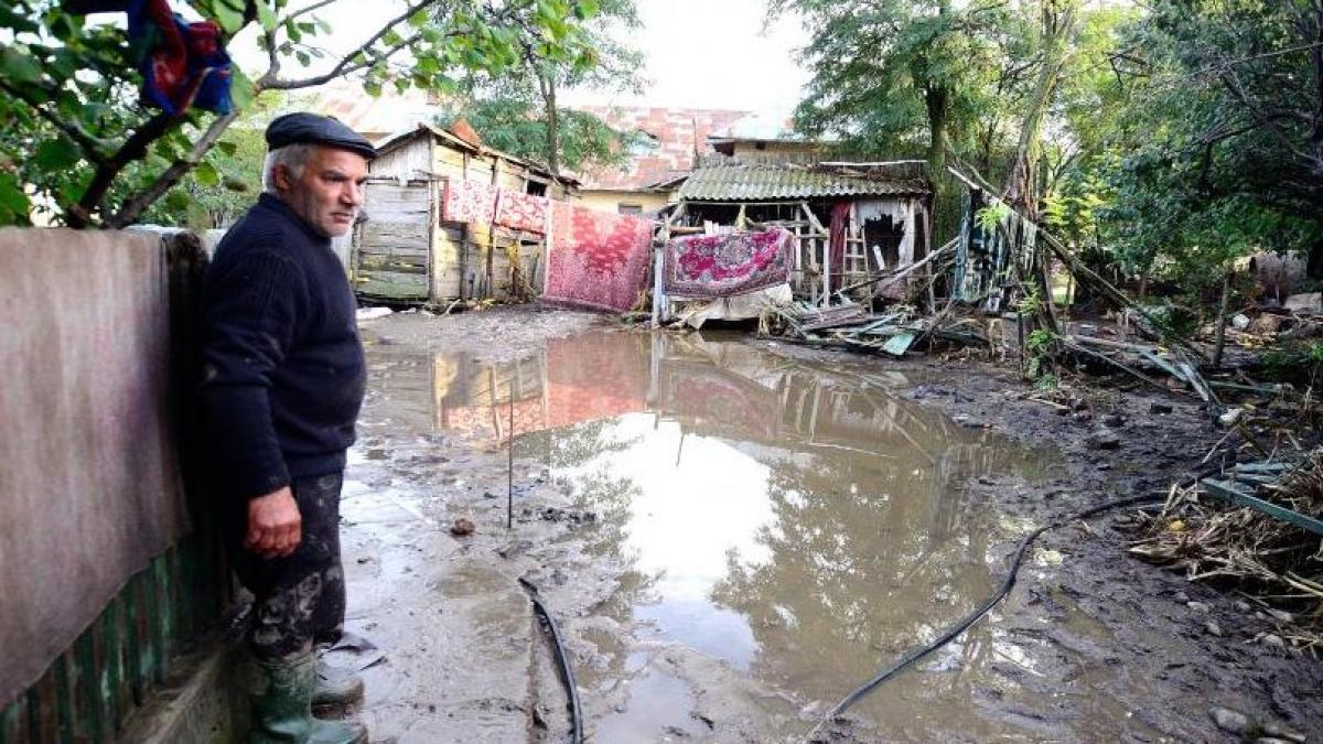 UPDATE: Codul ROŞU de INUNDAŢII a fost prelungit până luni la ora 12:00