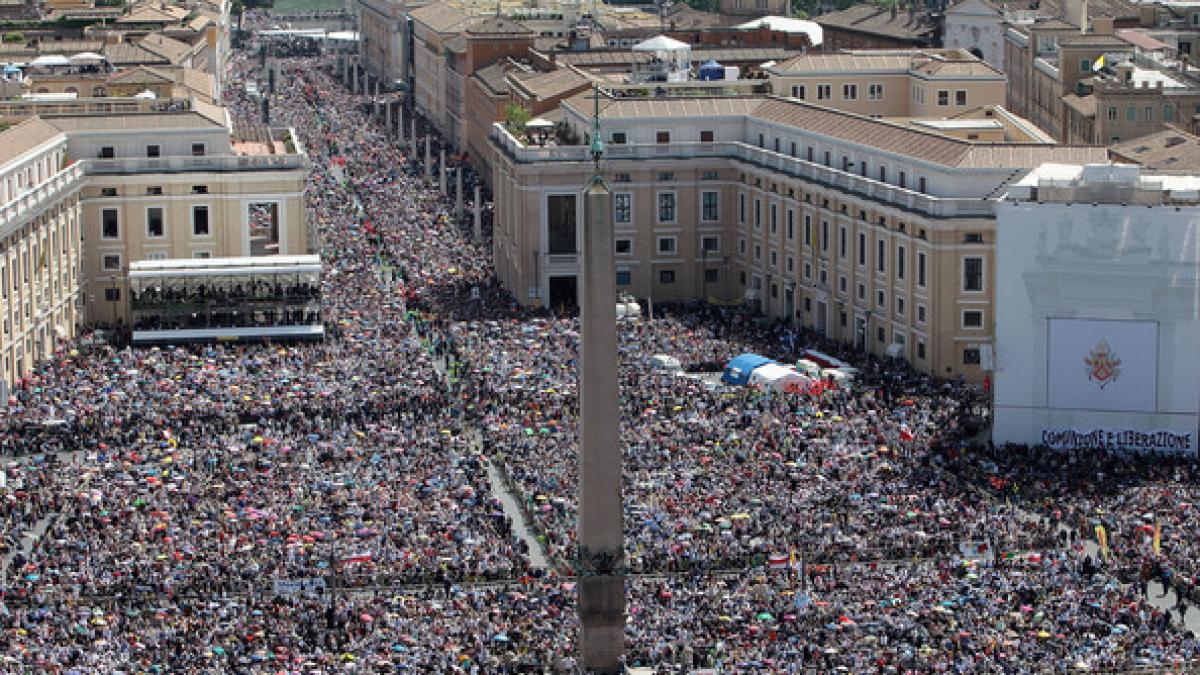 Vaticanul va canoniza doi papi, Ioan al XXIII-lea şi Ioan Paul al II-lea