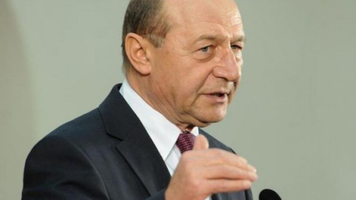 Primarul Traian Băsescu a retrocedat case morţilor