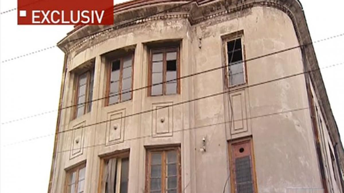 Imagini cu vila retrocedată de Traian Băsescu unei femei moarte de patru ani