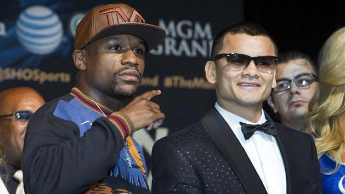 Floyd Mayweather luptă pentru unificarea centurilor WBA și WBC