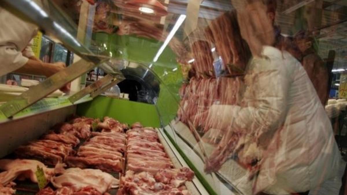 Românii, sub media europeană la consumul de carne. &quot;E prea scumpă pentru buzunarele noastre&quot;