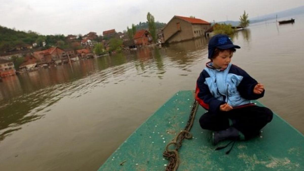 STARE de URGENŢĂ în Serbia! Ploile şi inundaţiile au provocat un DEZASTRU fără precedent