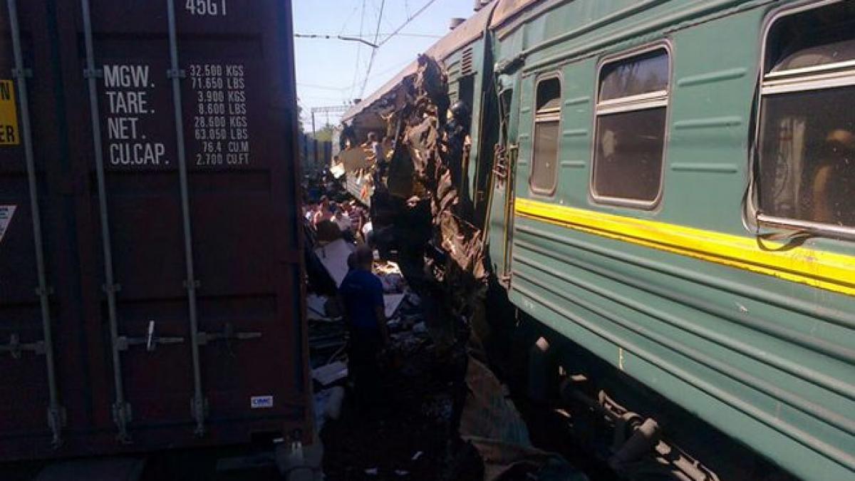 Un tren de pasageri şi unul de marfă s-au ciocnit în Rusia. Cel puţin cinci persoane au murit şi alte câteva zeci sunt rănite grav