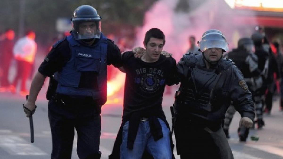 Tensiuni etnice în Macedonia. 6 persoane au fost rănite şi 27 arestate în a doua zi de proteste violente la Skopje