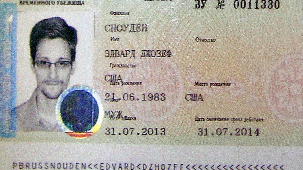 Care a fost PREŢUL pe care Edward Snowden l-a plătit pentru a rămâne în RUSIA. Doi dintre cei mai buni SPIONI dezvăluie secretul